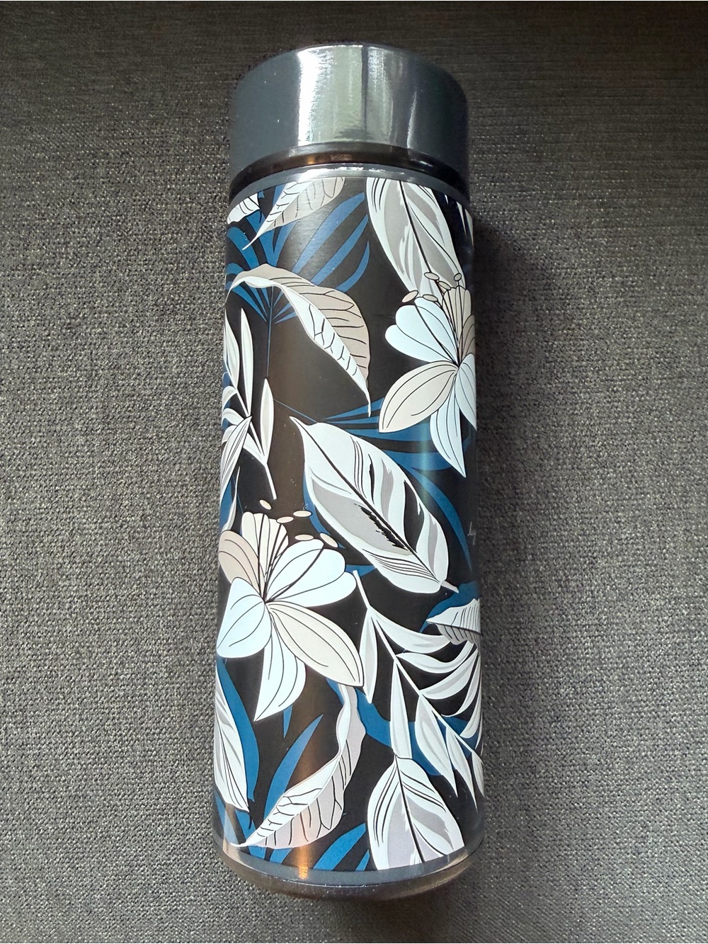 Lug Chuggie 12-ounce Insulated Water Bottle Tumbler – Lily Black (Blue White)